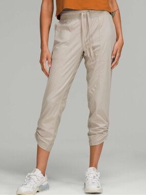 Lululemon Dance Studio Lined Cropped Pant Womens Size 10 Ivory Pull On Stretch